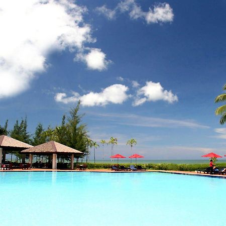 Miri Marriott Resort&Spa Exterior foto The pool at the Royal Island Resort and Spa