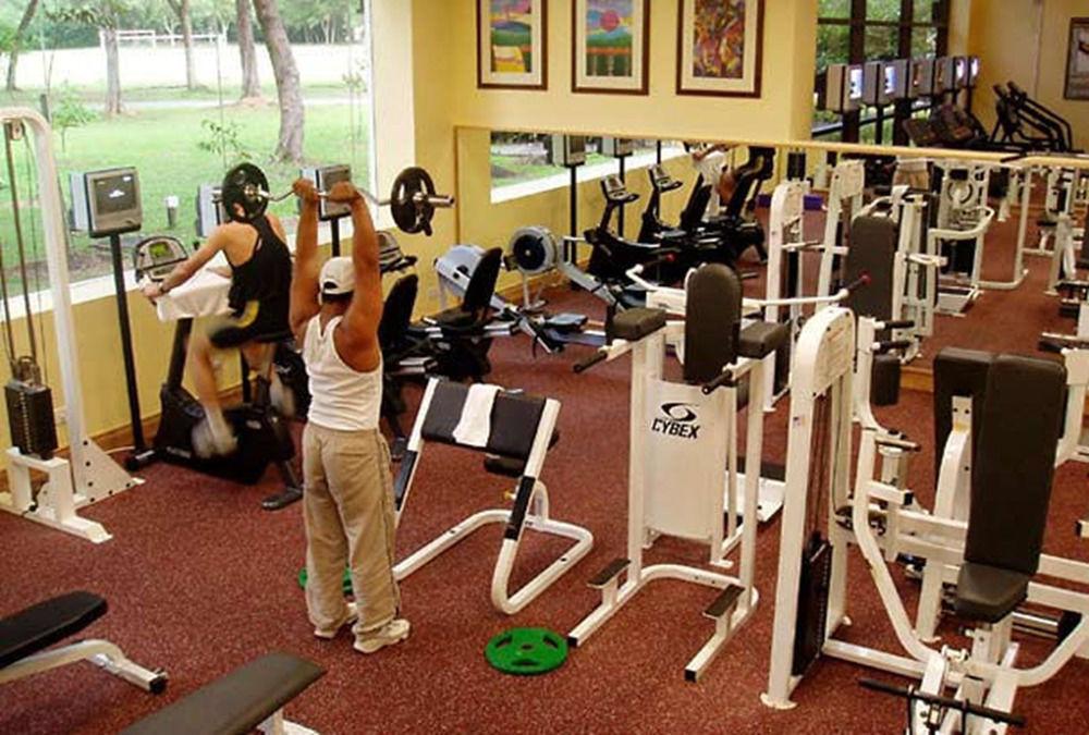 Miri Marriott Resort&Spa Exterior foto A typical gym