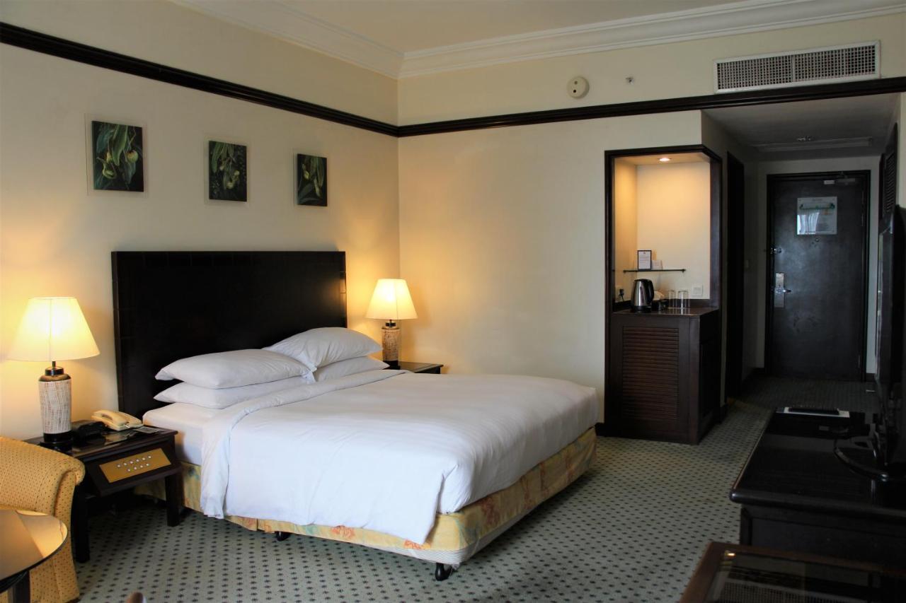Miri Marriott Resort&Spa Exterior foto A room at the hotel