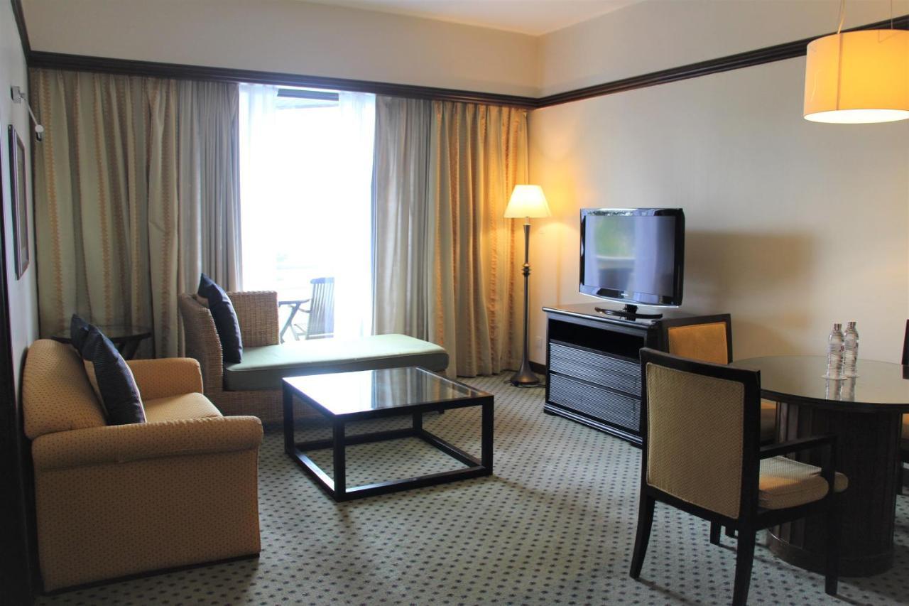 Miri Marriott Resort&Spa Exterior foto A living room in a suite