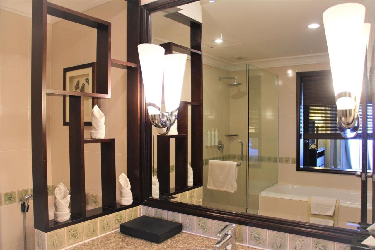 Miri Marriott Resort&Spa Exterior foto A bathroom in a hotel