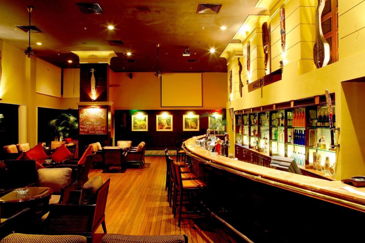 Miri Marriott Resort&Spa Exterior foto The bar at the hotel