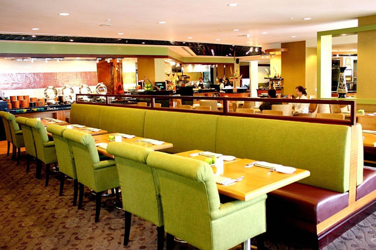 Miri Marriott Resort&Spa Exterior foto The interior of a typical buffet restaurant