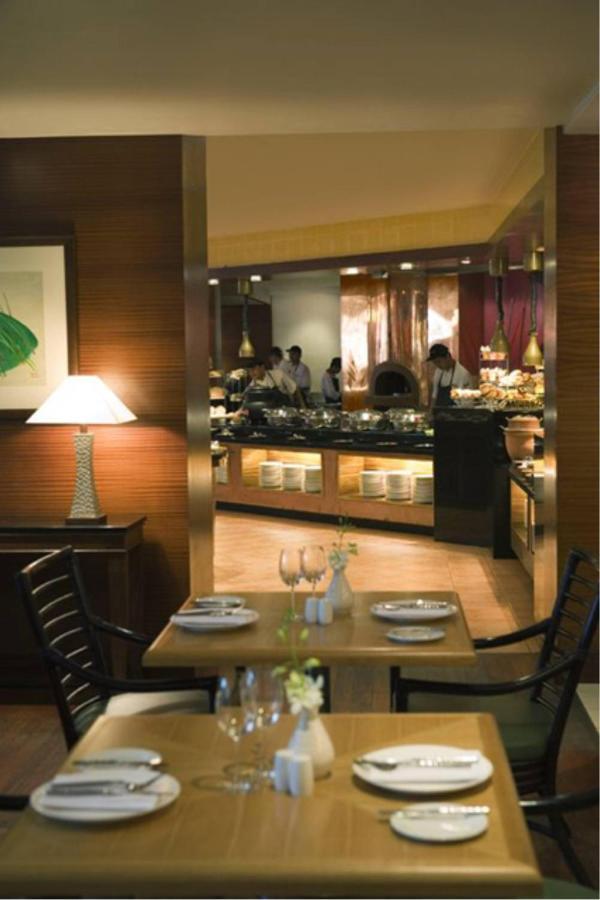 Miri Marriott Resort&Spa Exterior foto The Club Lounge at KLIA