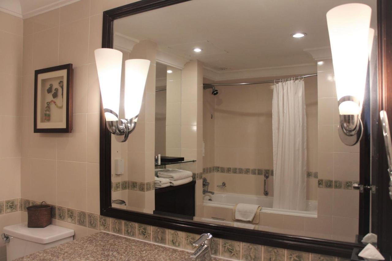 Miri Marriott Resort&Spa Exterior foto A bathroom mirror