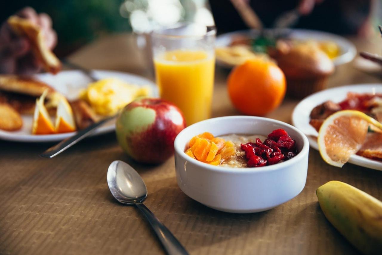 Miri Marriott Resort&Spa Exterior foto A healthy breakfast