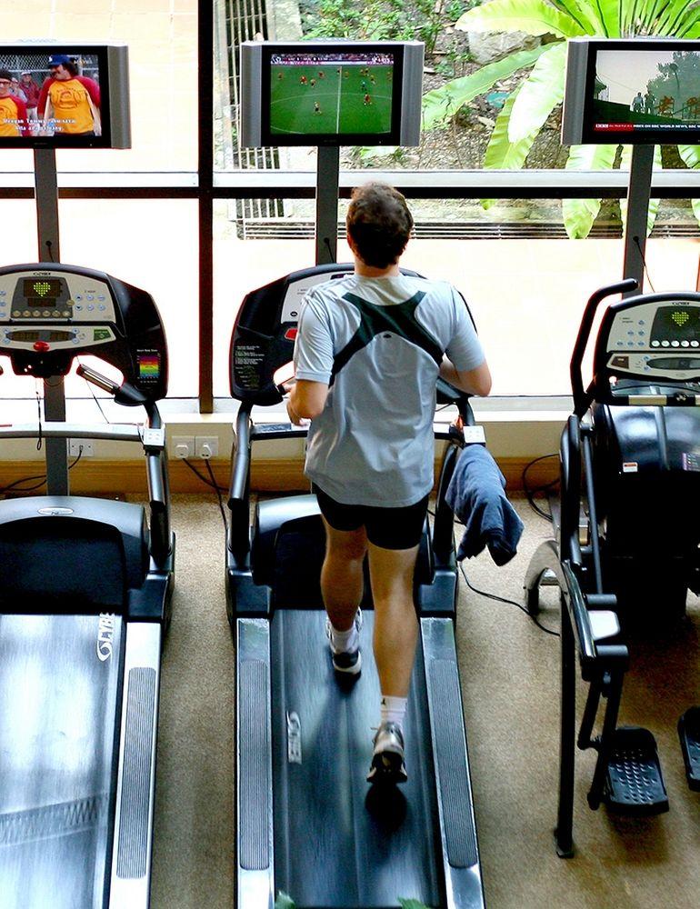 Miri Marriott Resort&Spa Exterior foto A treadmill in use