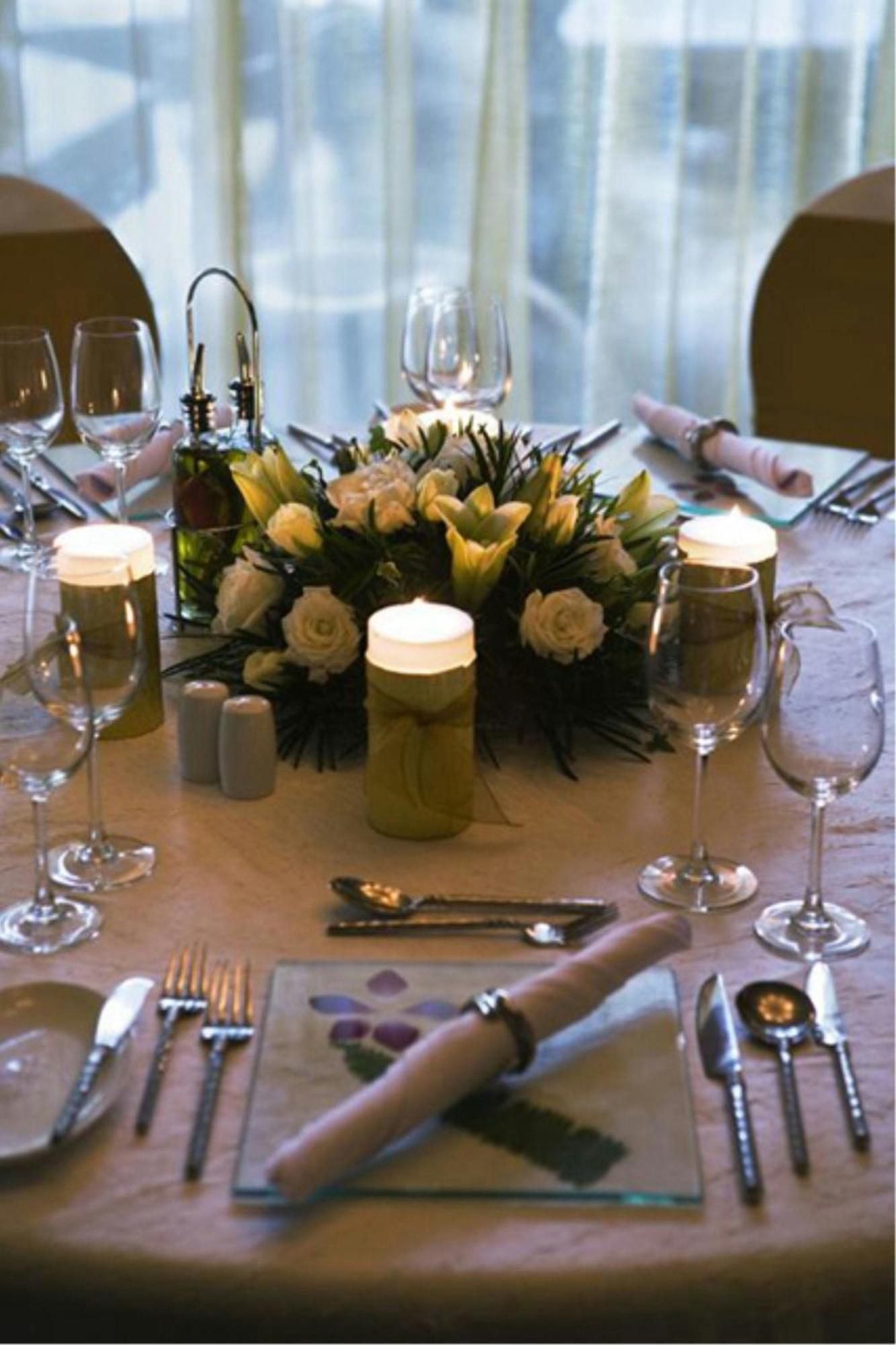 Miri Marriott Resort&Spa Restaurant foto A table set for a formal dinner