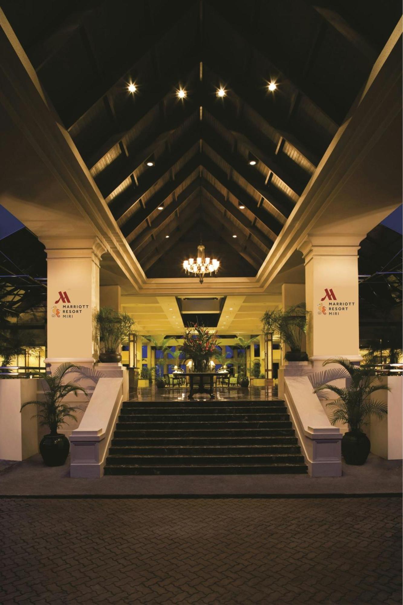 Miri Marriott Resort&Spa Exterior foto The hotel's entrance