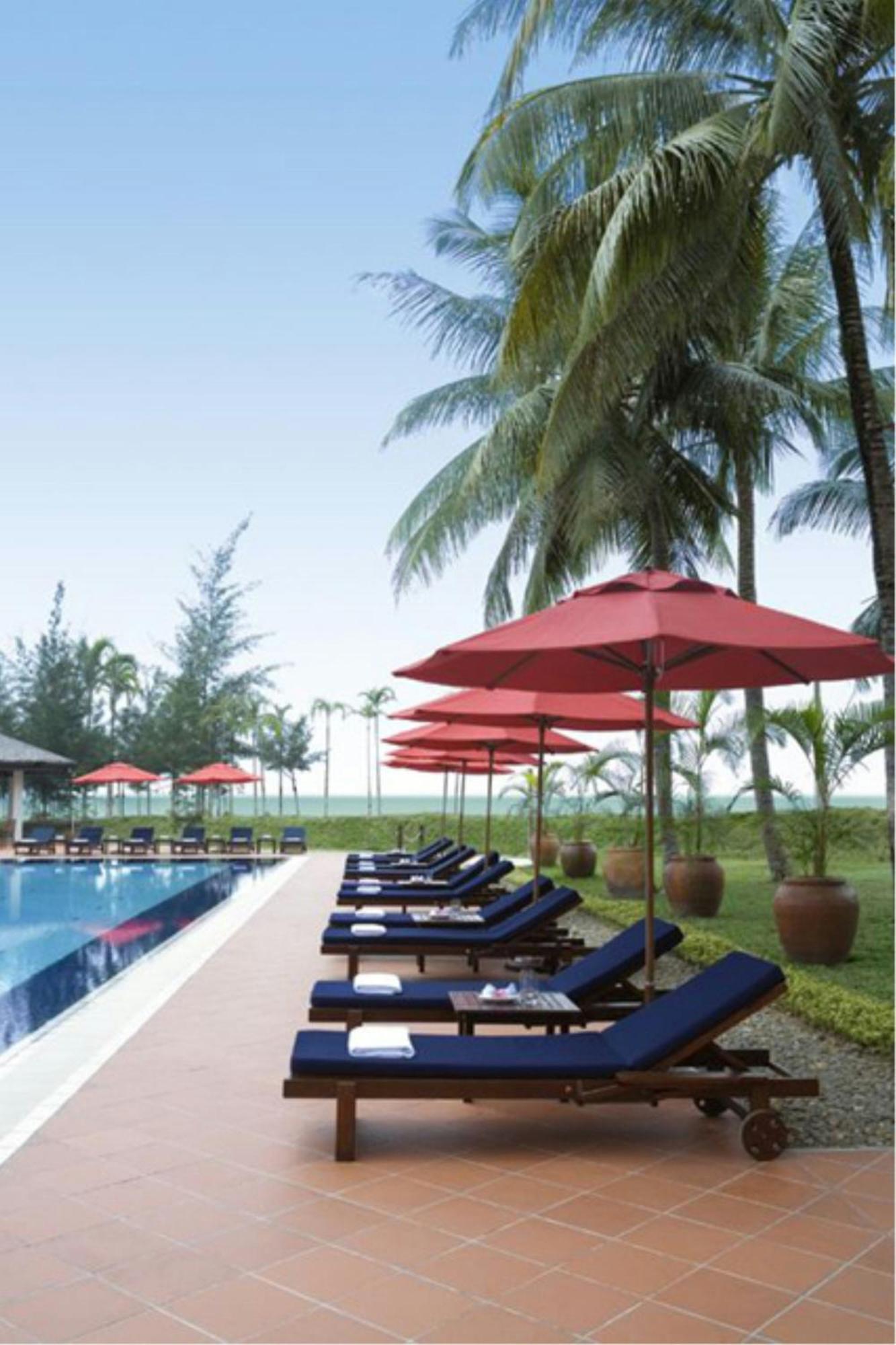 Miri Marriott Resort&Spa Exterior foto The pool at the resort