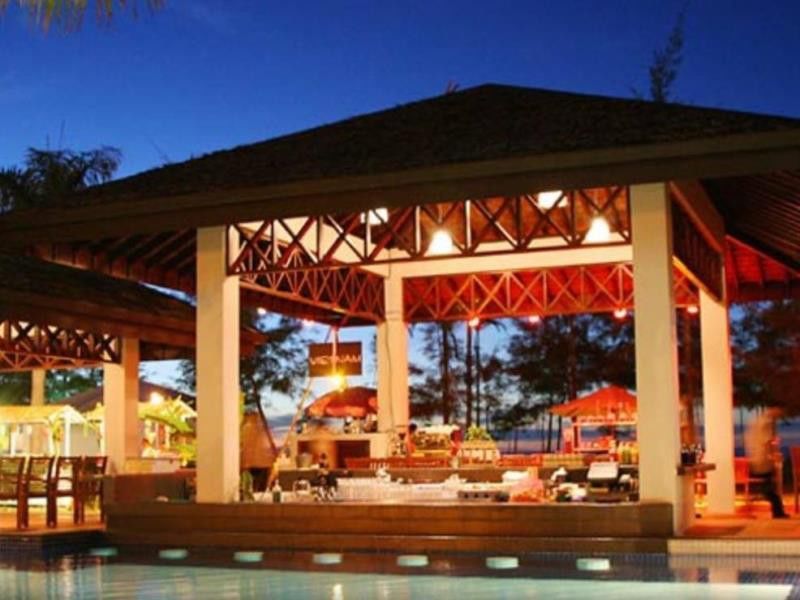 Miri Marriott Resort&Spa Exterior foto The poolside bar at the resort