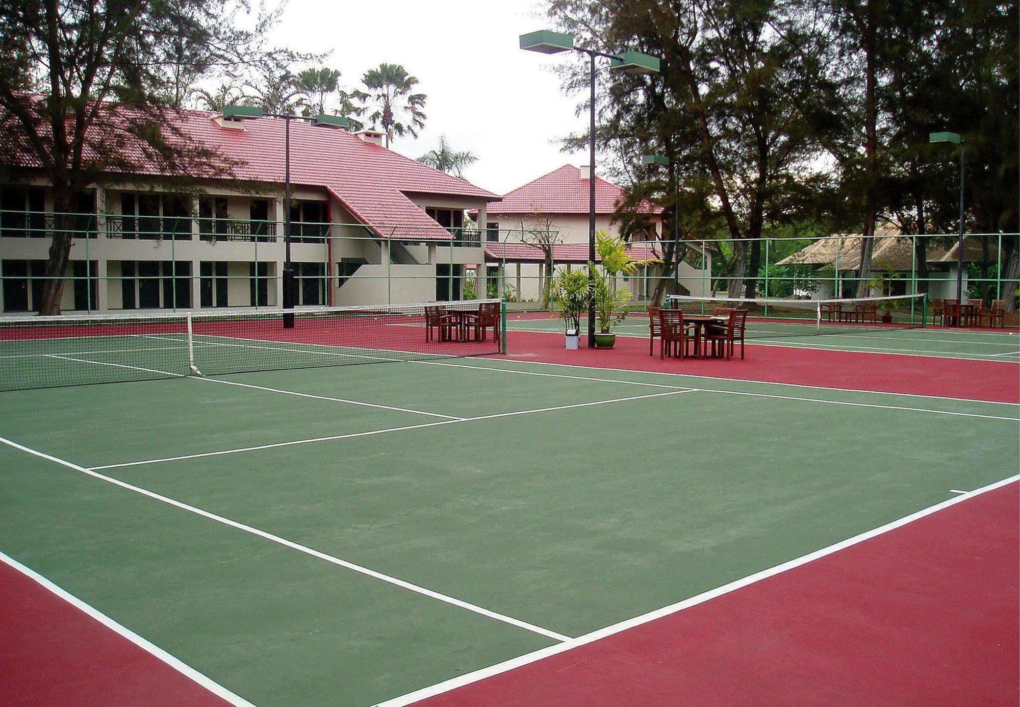 Miri Marriott Resort&Spa Exterior foto Tennis courts at the University of Western Australia